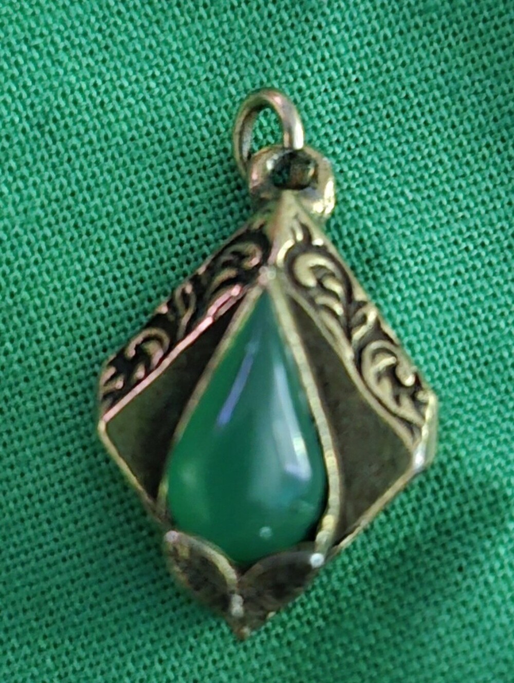 Vintage Ornate Goldtone Elegant Women’s Jewelry Pendant